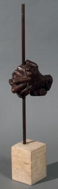 Igor MITORAJ (1944-2014) Les Mains, 1978
Bronze à patine brune
Signé et numéroté...