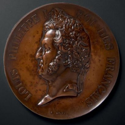 null Grande médaille en bronze patiné représentant le Roi Louis-Philippe sous son...