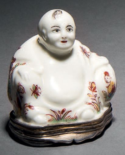 null Boîte à priser en porcelaine de Saint-Cloud sous la forme d'un magot assis,...