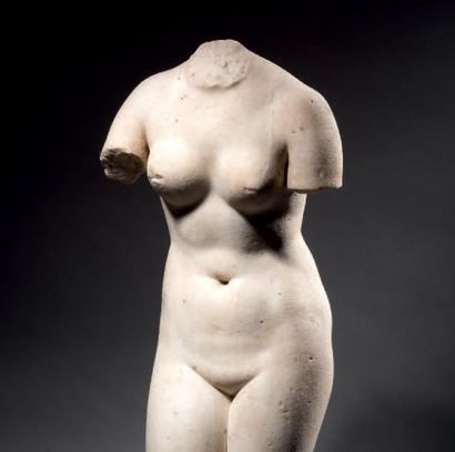 null Statue d'Aphrodite
Statue acéphale représentant la déesse Aphrodite debout en...