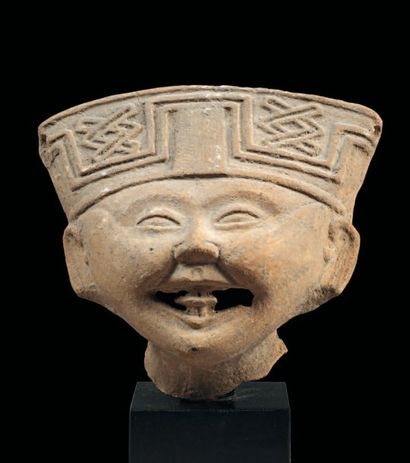 null Tête d'une statuette de «type souriant» Culture Veracruz, Côte du Golfe, Mexique...