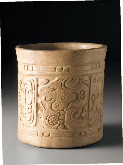 null Vase cylindrique Culture Maya, Guatemala Période Classique, 550-950 après J.-C....