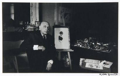 [MICHAUX (Henri)]. FREUND (Gisèle) HENRI MICHAUX DANS SON ATELIER. PHOTOGRAPHIE ORIGINALE...