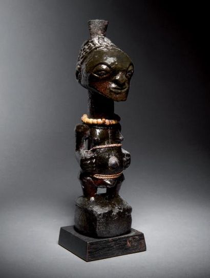  Fétiche Songye, République Démocratique du Congo H. 25 cm - L. 7,5 cm La puissance...