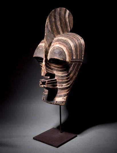 null Masque Songye kifwebe, République Démocratique du Congo
H. 55 cm - L. 23 cm
Ce...