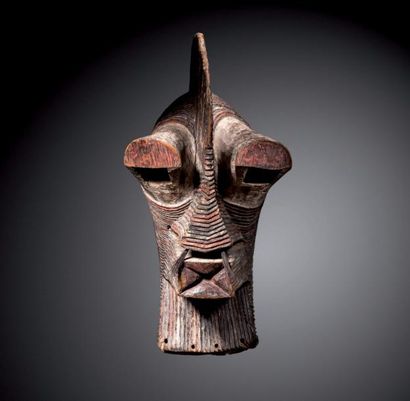 null Masque Songye kifwebe, République Démocratique du Congo
H. 53 cm - L. 30 cm
Remarquable...