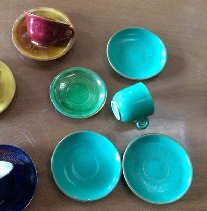 AUGUSTE HEILIGENSTEIN (1891-1976) 
Lot de quatre tasses et soucoupes en céramique...