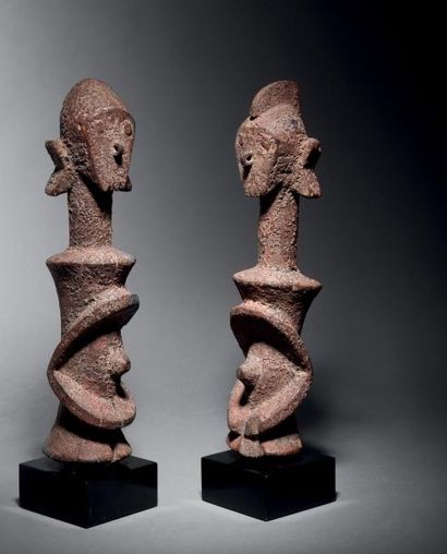 null Couple de statues Wurkun, Nigeria
Bois à patine crouteuse, métal
H. 36,5 cm
Wurkun...
