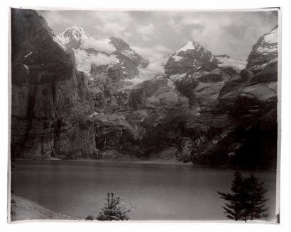 BRAUN 
Lac d'Oeschinen et la Blümlisalp, vers 1878
Épreuve charbon, 385x485 mm, numéro...