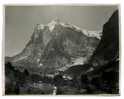 BRAUN 
Grindelwald, vue du Wetterhorn, 1882
Épreuve charbon, 395x525 mm, numéro au...