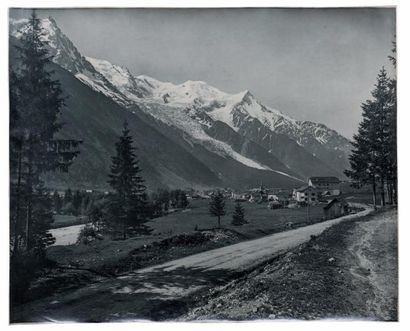 BRAUN 
Chamonix, vue générale et la chaîne du Mont Blanc, 1893
Très grande épreuve...