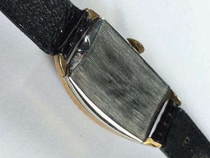TIFFANY & CO TIFFANY & CO

Montre bracelet en acier et métal doré pour le marché...