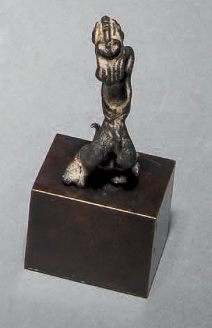 null Bronze Senoufo, Côte d'Ivoire.
H. 5 cm
Personnage masculin se tenant debout,...