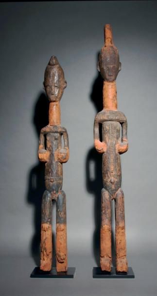 null Paire de statues féminines Igbo, Sud-Est du Nigeria.
Bois dur à patine noire,...