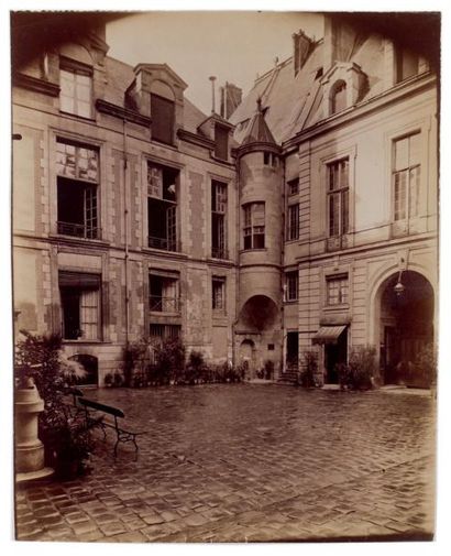Eugène ATGET Hôtel de Mayenne, rue Saint-Antoine, Paris, août 1899
Belle épreuve...