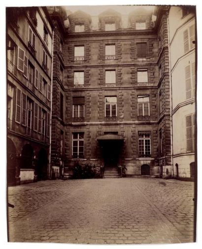 Eugène ATGET Hôtel de la Reine Margot, rue de Seine, Paris, 1911
Belle épreuve sur...