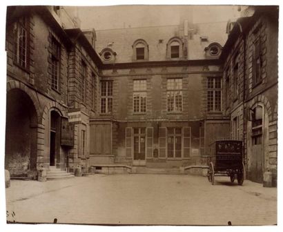 Eugène ATGET Hôtel Mégret de Sérilly, rue Vieille du Temple, Paris, 1901
Belle épreuve...