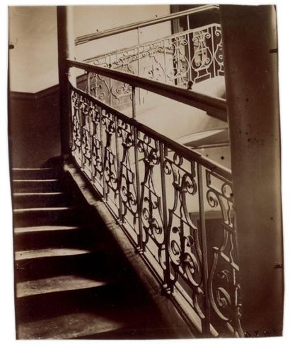 Eugène ATGET Escalier de l'Hôtel Gourgues, Paris, c. 1907
Belle épreuve sur papier...