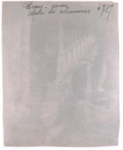 Eugène ATGET Ancien cloître des Chanoines, Meaux, c. 1903
Belle épreuve sur papier...