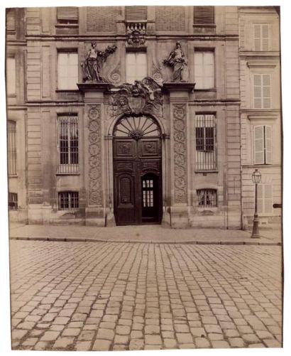 Eugène ATGET Porte, rue de l'Orangerie, Versailles, 1903
Belle épreuve sur papier...