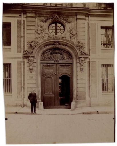 Eugène ATGET 33, Rue de l'Orangerie, Versailles, 1903
Belle épreuve sur papier albuminé...