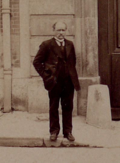 Eugène ATGET 33, Rue de l'Orangerie, Versailles, 1903
Belle épreuve sur papier albuminé...