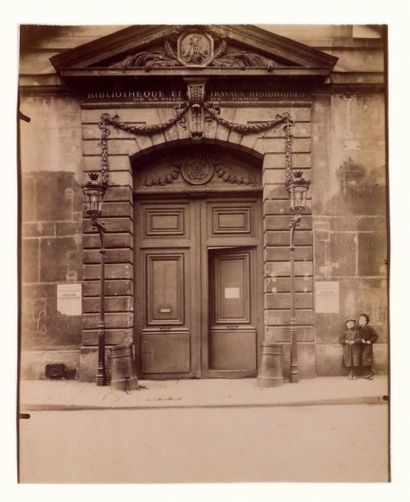 Eugène ATGET Bibliothèque et Travaux Historiques de la ville de Paris, 1903
Belle...