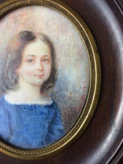 Ecole française vers 1850 
Portrait de jeune fille
Miniature ovale sur ivoire
H:...