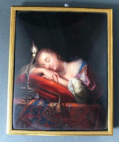 ECOLE FRANCAISE DU XIXème siècle 
Jeune femme endormie
Email polychrome rectangulaire
H:10...