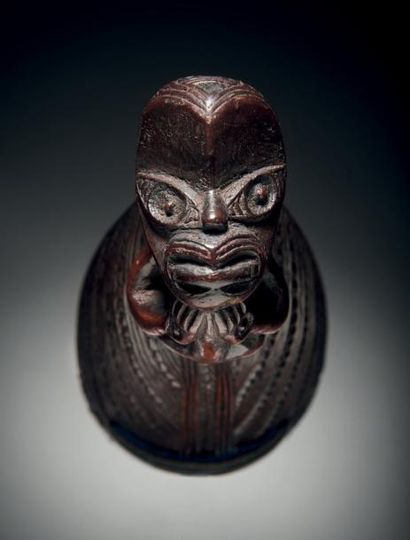 null ? Boîte à plumes Maori waka huia, Nouvelle Zélande
Bois dur à patine brun rouge
L....