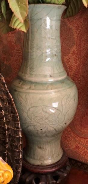 CHINE Vase en porcelaine céladon
