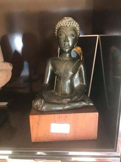 null 
Thaïlande


Bouddha assis en bronze


XXème
