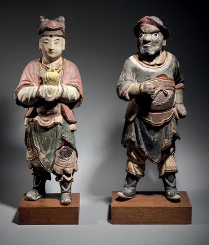 CHINE - XIXe siècle Deux statuettes de dignitaires en bois laqué polychrome, l'un...