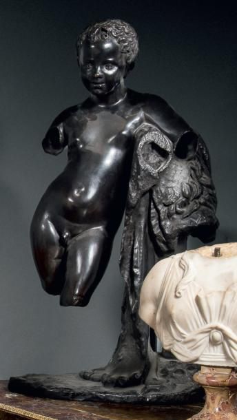 Dans le goût de l'ANTIQUE Eros
En bronze à patine brune
H. 89 cm - L. 46 cm