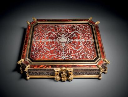 null Important coffret en marqueterie de type Boulle, d'étain sur fond d'écaille...