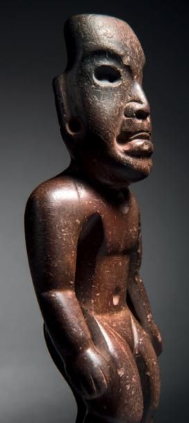 null PERSONNAGE DEBOUT
Culture Olmèque, Mexique
PRÉCLASSIQUE MOYEN, 900-600 AV. J.-C.
Pierre...
