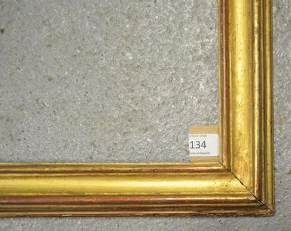 null CADRE en chêne mouluré et doré. Époque Louis XV (restaurations).
44,5 x 55,5...