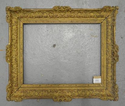 null CADRE en chêne sculpté et doré à décor Bérain. Époque Louis XIV.
28,5 x 36,6...
