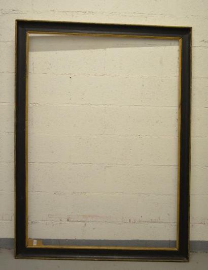 null GRANDE GORGE en bois mouluré noir et or. Début du XIXe siècle.
101 x 162 cm...