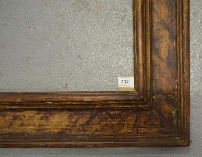 null CADRE À CASSETTA en bois mouluré et peint. Italie, XVIIe siècle (usures et restaurations).
61,3...