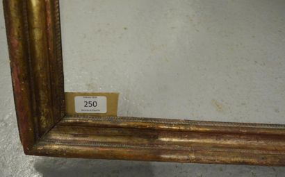 null CADRE en bois mouluré et doré. Italie, XVIIe siècle (restaurations).
87 x 117...