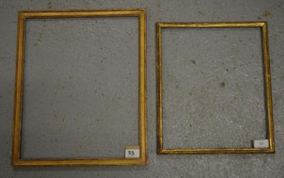null DEUX BAGUETTES en bois mouluré et doré. XIXe siècle.
29,3 x 35,2 cm - Profil:...