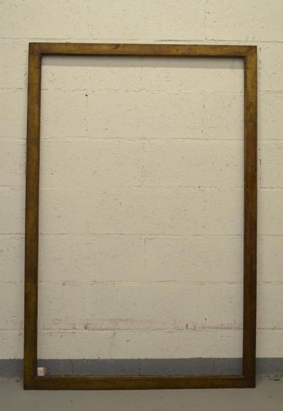 null BAGUETTE PLATE en bois mouluré et doré. Fin du XIXe siècle.
85,6 x 133,2 cm...