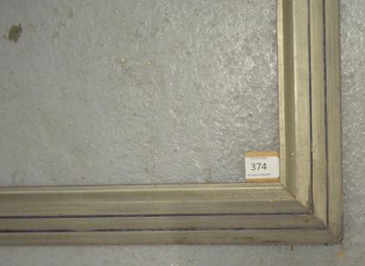null CADRE À PROFIL en escalier en bois mouluré et argenté. Circa 1930.
46,2 x 62,6...