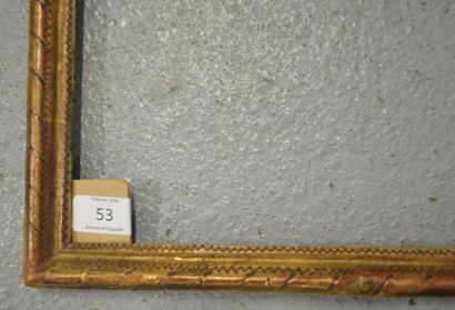 null BAGUETTE en bois mouluré et doré à décor en reparure.
Provence, XVIIIe siècle.
28,5...
