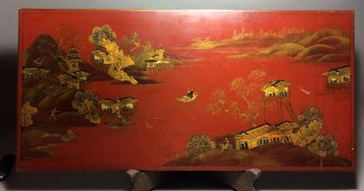 VIETNAM Panneau en laque à décor de paysage lacustre
46 x 96 cm