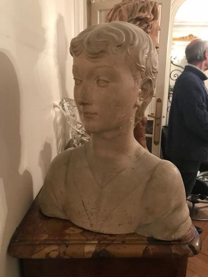 Dans le goût du début du XIXe siècle Deux bustes de femmes
Moulages en plâtre
Accidents...