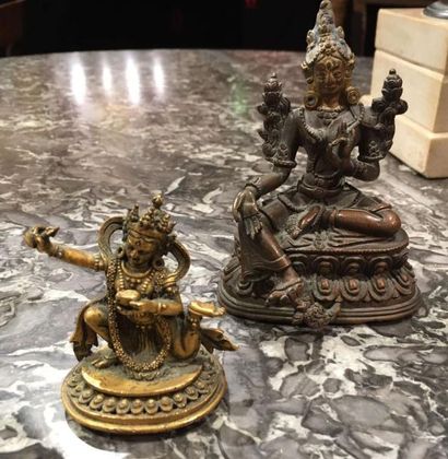 null Lot de deux statues de divinités en bronze et alliage cuivreux
Asie du Sud-...