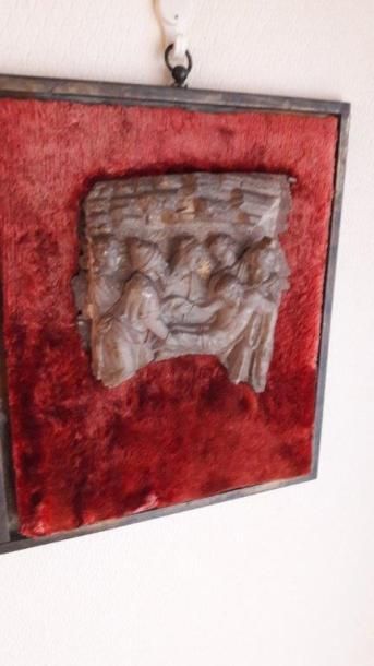 null Petit bas relief en pierre Descente de croix Dans le goût du XVIème siècle