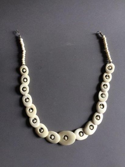 null Collier en ivoire Poids: 69.81g